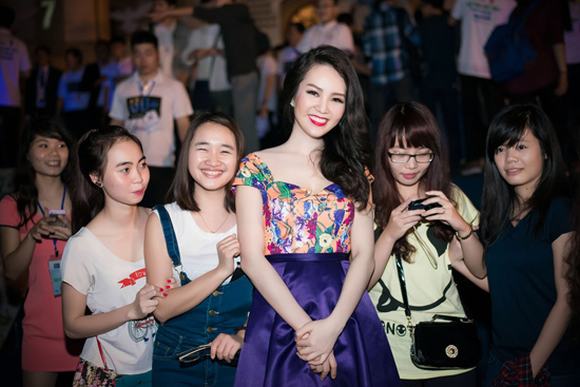 thuy-van-truong-thi-may-tham-gia-gio-trai-dat27