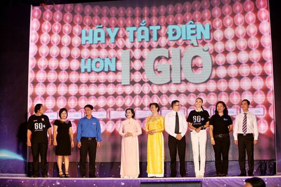 thuy-van-truong-thi-may-tham-gia-gio-trai-dat4