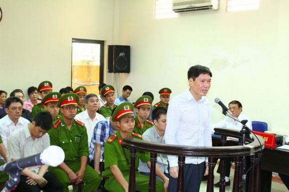 can-canh-guong-mat-duong-tu-trong-13