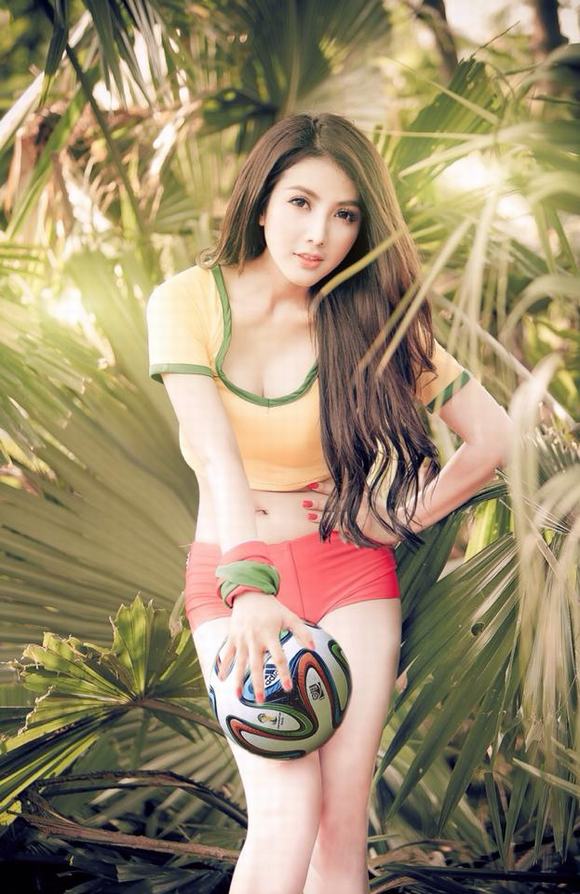hotgirl-viet-coi-ao-co-vu-world-cup-8