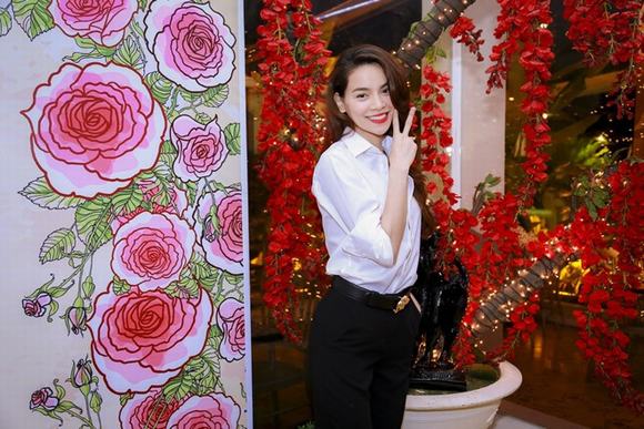 ho-ngoc-ha-so-mi-trang-4