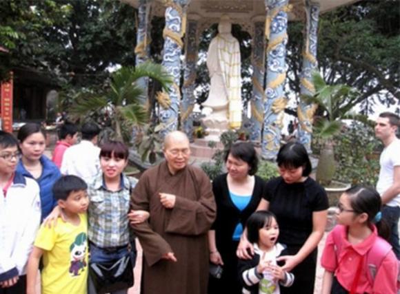 khong-duoc-phep-nhan-con-nuoi