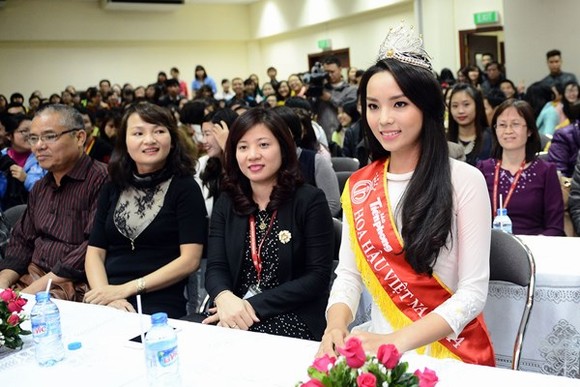 hoa-hau-ky-duyen-ve-tham-truong-1