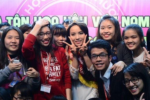 hoa-hau-ky-duyen-ve-tham-truong-7