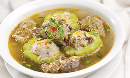 Canh cua mướp đắng thanh mát, đẹp da