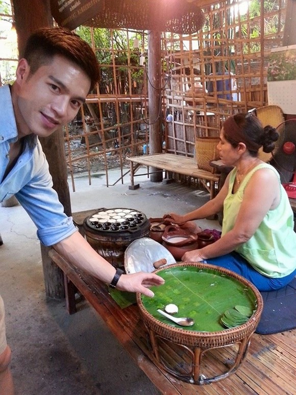 Hotboy bụng 6 múi  bán tào phớ gây sốt giới trẻ khi tới Thái Lan 8