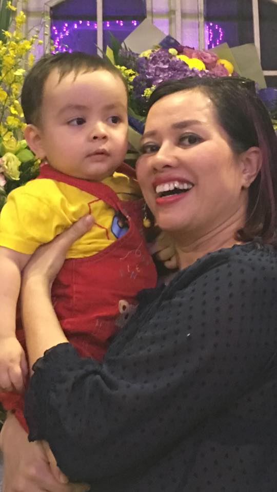 Chân dung mẹ kế người Việt giàu có của Andrea - Ảnh 6.