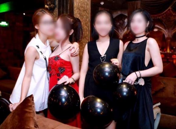 Hot girl Ha Noi nhap vien, liet tay chan vi hut bong cuoi hinh anh 2