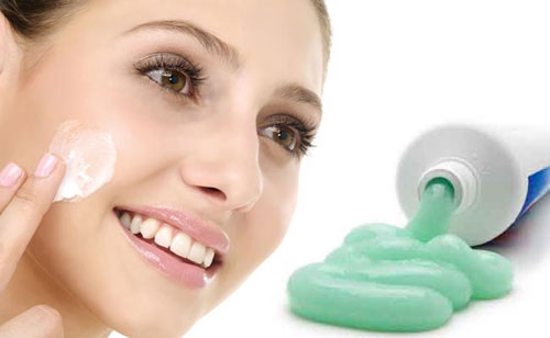 Bôi kem đánh răng lên mặt, điều gì sẽ xảy ra với làn da của bạn sau 10 phút?