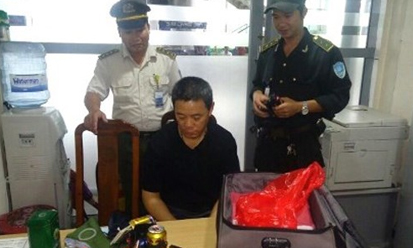 Người đàn ông Trung Quốc trộm hàng trăm triệu của khách cùng chuyến bay