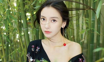 Angela Baby trễ nải khoe vai thon gợi cảm