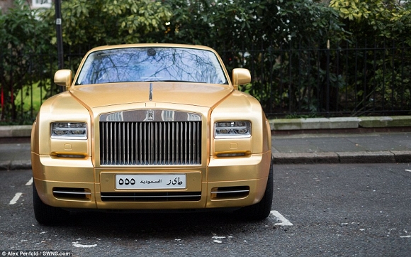 dàn siêu xe mạ vàng của tỷ phú Ả Rập Saudi khi sang Anh nghỉ dưỡng 5