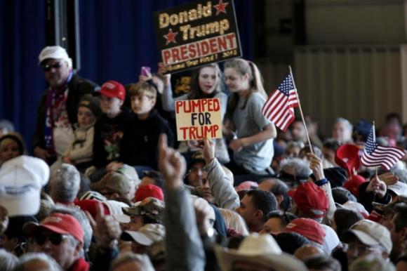 Tỷ phú bất động sản Donald Trump giành chiến thắng bất ngờ trước ứng viên đảng Dân chủ Hillary Clinton nhờ chiếm ưu thế ở các bang tranh chấp quan trọng từng ủng hộ Tổng thống Barack Obama như Ohio, Pennsylvania và Wisconsin. (Ảnh: Reuters)