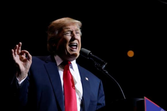 Tổng thống đắc cử Donald Trump nói lời cảm ơn các cử tri ở bang North Carolina. (Ảnh: Reuters)