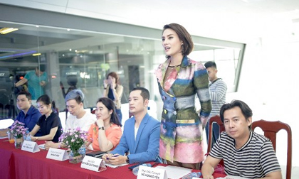 Sau 11 năm làm người mẫu, Võ Hoàng Yến chính thức trở thành đạo diễn catwalk