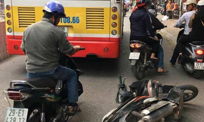 Tin tai nạn giao thông ngày 28/1: Xe buýt cán qua người, cô bé 14 tuổi nguy kịch