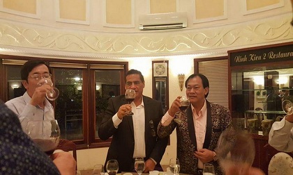 Gắn mác Việt kiều, bạn tỉ phú đô la để lừa đảo