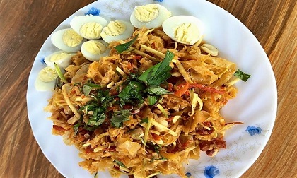 Cách làm bánh tráng trộn - món ăn hấp dẫn của người Sài Gòn
