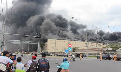 Đang cháy dữ dội tại KCN Trà Nóc, Cần Thơ