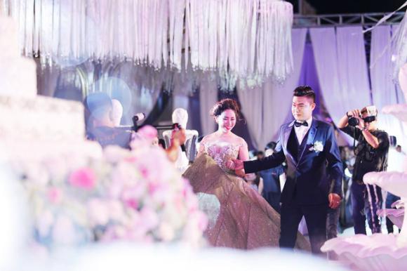 Nữ đại gia Bình Phước hóa công chúa trong đám cưới 6 tỷ đồng với bạn trai 7 năm - Ảnh 7. Nữ đại gia Bình Phước hóa công chúa trong đám cưới 6 tỷ đồng với bạn trai 7 năm - Ảnh 7.
