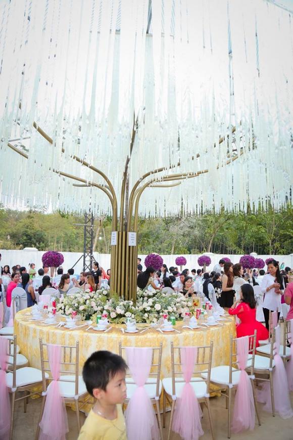 Nữ đại gia Bình Phước hóa công chúa trong đám cưới 6 tỷ đồng với bạn trai 7 năm - Ảnh 18. Nữ đại gia Bình Phước hóa công chúa trong đám cưới 6 tỷ đồng với bạn trai 7 năm - Ảnh 18.