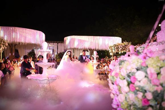 Nữ đại gia Bình Phước hóa công chúa trong đám cưới 6 tỷ đồng với bạn trai 7 năm - Ảnh 6. Nữ đại gia Bình Phước hóa công chúa trong đám cưới 6 tỷ đồng với bạn trai 7 năm - Ảnh 6.