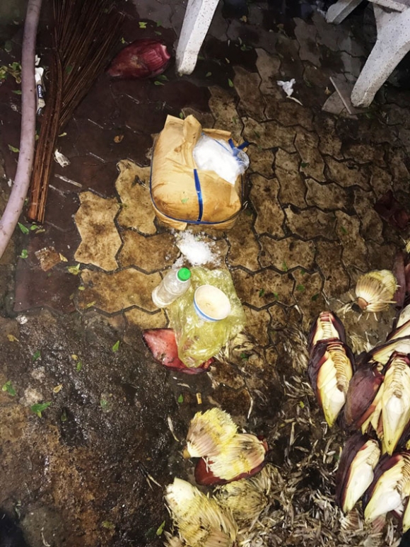 Hãi hùng phát hiện hàng trăm kg bắp chuối bào ngâm “chất độc” ở Sài Gòn - 2