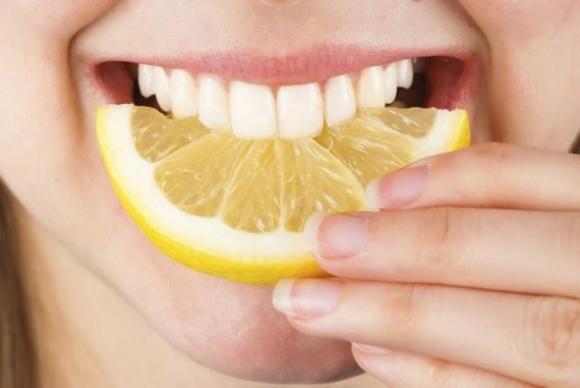 Đánh bật cao răng lâu năm, dày bám chắc cỡ nào cũng hết chỉ với 1 ngàn đồng