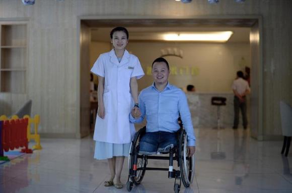 Chuyện tình cổ tích giữa đời thực của chàng trai cụt chân đầy nghị lực và cô y tá xinh đẹp, tài năng - Ảnh 5. Chuyện tình cổ tích giữa đời thực của chàng trai cụt chân đầy nghị lực và cô y tá xinh đẹp, tài năng - Ảnh 5.