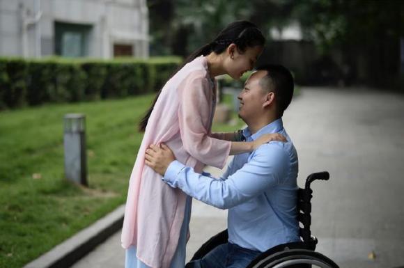 Chuyện tình cổ tích giữa đời thực của chàng trai cụt chân đầy nghị lực và cô y tá xinh đẹp, tài năng - Ảnh 6. Chuyện tình cổ tích giữa đời thực của chàng trai cụt chân đầy nghị lực và cô y tá xinh đẹp, tài năng - Ảnh 6.