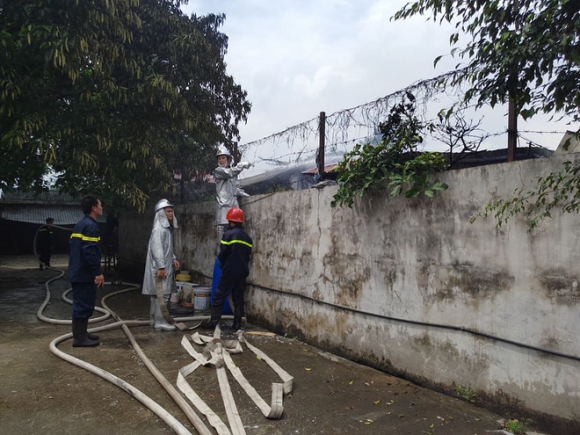 Hà Nội: Cháy lớn trong kho nhựa ở khu làng nghề Triều Khúc - Ảnh 4.