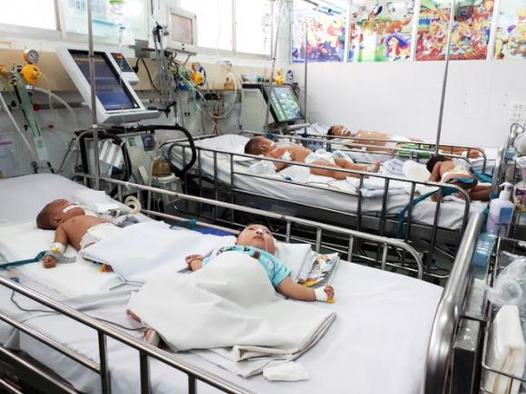 TP.HCM: 6 trẻ phải thở máy rất nặng vì viêm não Nhật Bản - Ảnh 1. TP.HCM: 6 trẻ phải thở máy rất nặng vì viêm não Nhật Bản - Ảnh 1.