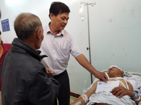 Lãnh đạo tỉnh Kon Tum thăm nạn nhân tại bệnh viện