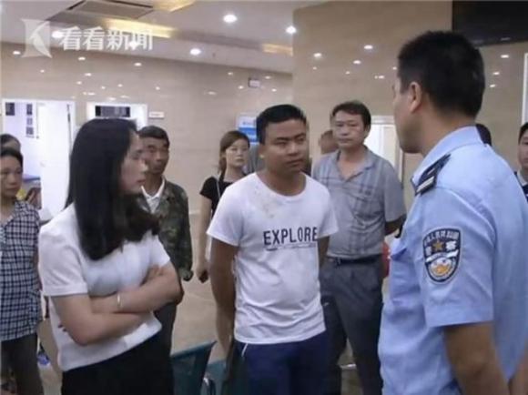 Chia tay đòi quà có tổng giá trị hơn 800 triệu đồng, cặp đôi lao vào đánh nhau nhập viện sau 8 năm mặn nồng - Ảnh 1. Chia tay đòi quà có tổng giá trị hơn 800 triệu đồng, cặp đôi lao vào đánh nhau nhập viện sau 8 năm mặn nồng - Ảnh 1.