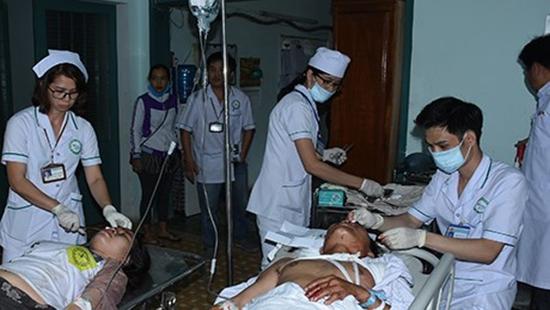 Thêm 12 người nghi phơi nhiễm HIV trong vụ cấp cứu nạn nhân tai nạn giao thông ở Kon Tum - Ảnh 1. Thêm 12 người nghi phơi nhiễm HIV trong vụ cấp cứu nạn nhân tai nạn giao thông ở Kon Tum - Ảnh 1.