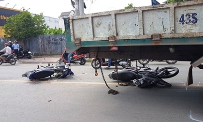 Sài Gòn: Xe tải lao như 'tên bắn' vào đám đông, người dân hoảng hốt tháo chạy