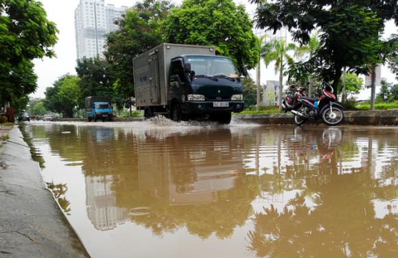 Hà Nội: Sau 1 ngày mưa bão, hàng chục căn biệt thự tại Thiên đường Bảo Sơn vẫn ngập chìm trong nước - Ảnh 12. Hà Nội: Sau 1 ngày mưa bão, hàng chục căn biệt thự tại Thiên đường Bảo Sơn vẫn ngập chìm trong nước - Ảnh 12.