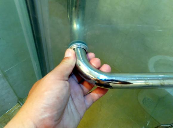 Nhiều vụ nổ kính cường lực khiến chủ nhà hốt hoảng - Ảnh 7. Nhiều vụ nổ kính cường lực khiến chủ nhà hốt hoảng - Ảnh 7.