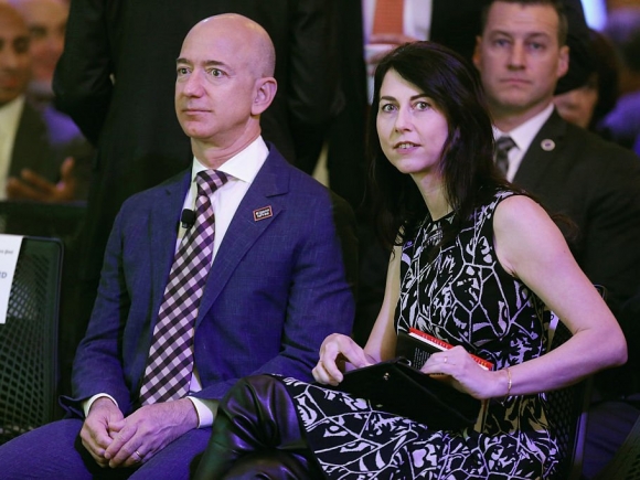 Tỷ phú Jeff Bezos: Sáng dậy không cần báo thức, tối về rửa bát cho vợ - 2