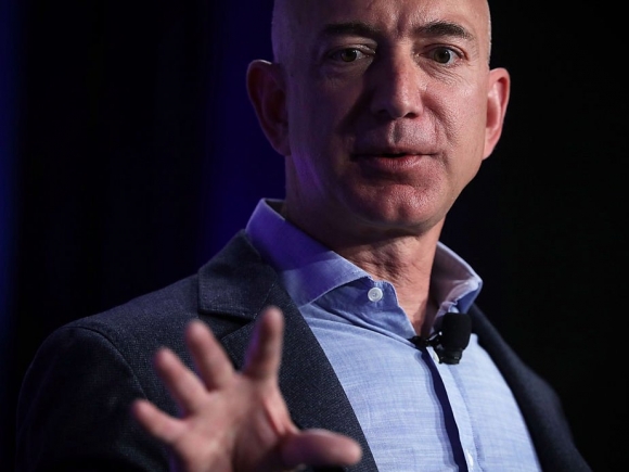 Tỷ phú Jeff Bezos: Sáng dậy không cần báo thức, tối về rửa bát cho vợ - 1