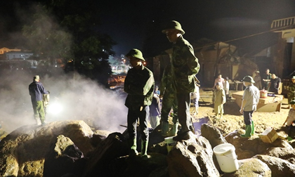 Lũ quét kinh hoàng tại Yên Bái: Xuyên đêm phá đá tìm kiếm 12 người mất tích