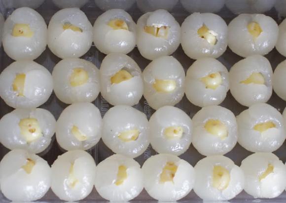 Cách làm chè long nhãn hạt sen ngọt thanh, mát lạnh giải nhiệt ngày nóng - 4