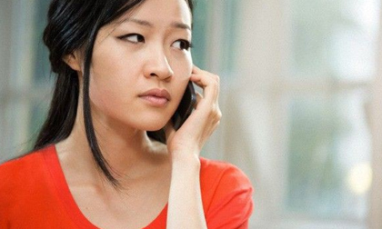 Gần 11h đêm, chồng vẫn chở cô bạn thân đi làm việc này