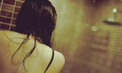 Thiếu nữ uống thuốc tự tử vì người tình qua mạng dọa tung ảnh “nóng”