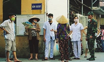 Đi phun chất diệt muỗi, một nữ cán bộ bị đấm rách miệng, khâu 5 mũi