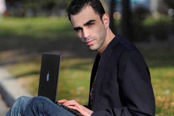 Sửng sốt với tài năng của trùm hacker nhỏ tuổi nhất thế giới - 1