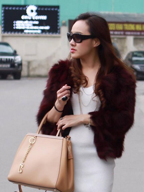 Khi không lên hình, BTV Hoài Anh trẻ trung, sành điệu như gái 18