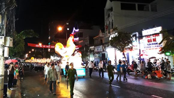 cuop giat hoanh hanh tai le hoi trung thu lon nhat viet nam hinh anh 1