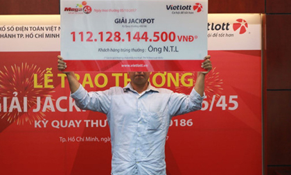 Người Đồng Nai trúng độc đắc 112 tỷ giấu mặt nhận tiền thưởng
