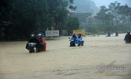 Dự báo thời tiết 12/10: Lũ lịch sử vượt báo động 3 ở 2 miền
